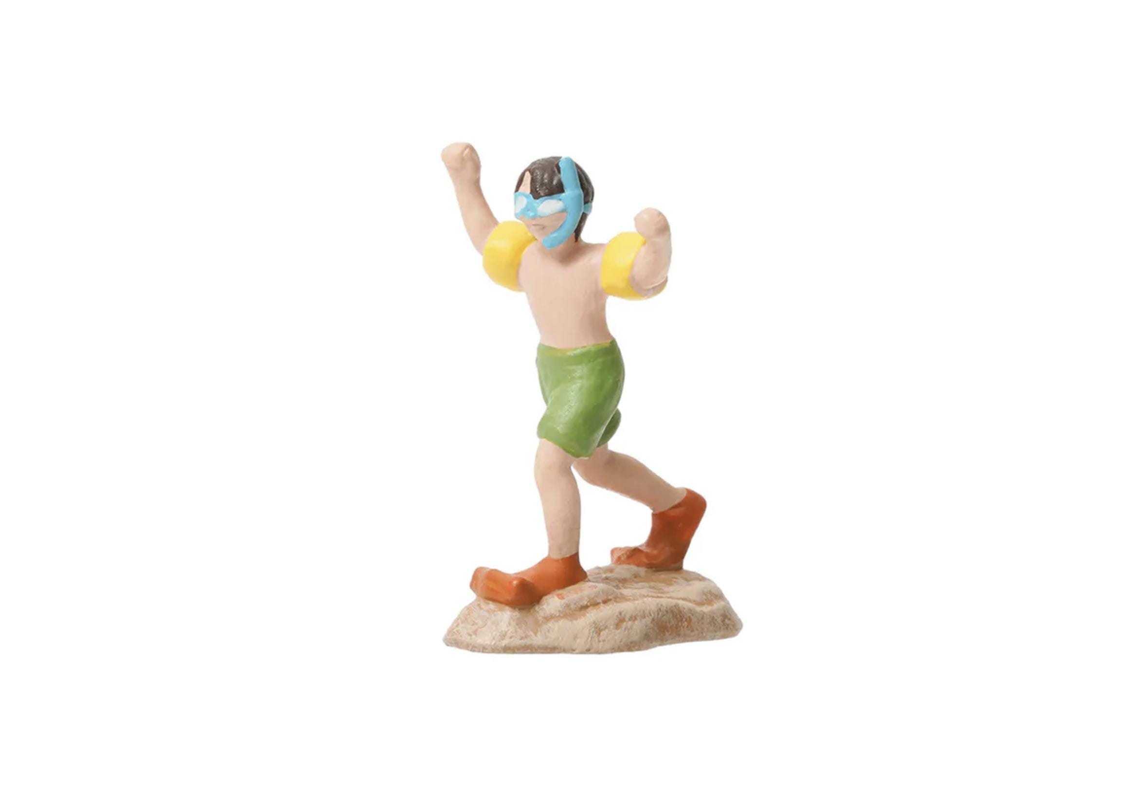 scène de plage miniature, Miniatur-Strandszene, escena de playa en miniatura, figurines de plage, Strandfiguren, figuras de playa, maillots de bain, Badeanzüge, trajes de baño, planche de surf, Surfbrett, tabla de surf, équipement de plongée, Schnorchelausrüstung, equipo de snorkel, bouée de natation, Schwimmring, flotador, chaise longue, Liegestuhl, tumbona, château de sable, Sandburg, castillo de arena, parasol, Sonnenschirm, sombrilla, accessoires miniatures plage, miniature beach accessories
